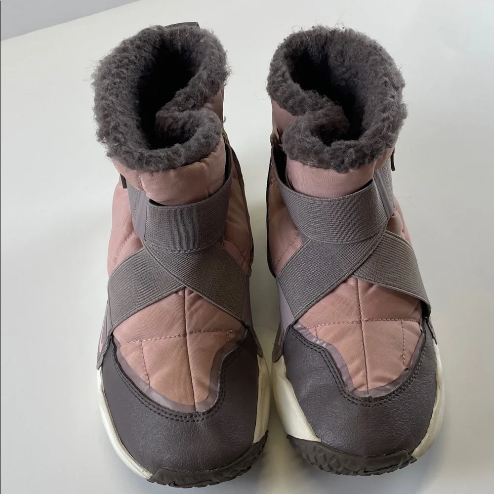 Nike Youth Winter Boots Pink Gray Faux Fur Lined Shoes Size 3Y